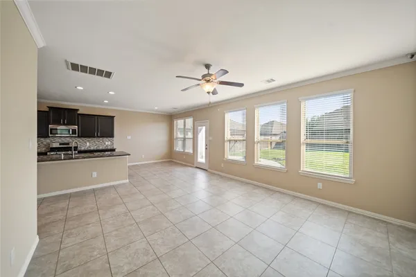 $2,300 | 667 Oak Cir Drive East, Conroe, TX 77301