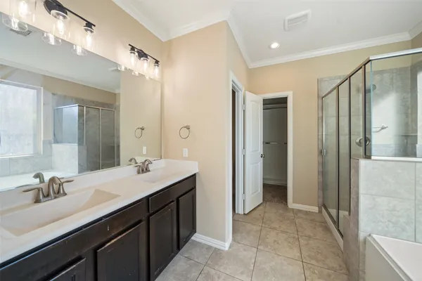 $2,300 | 667 Oak Cir Drive East, Conroe, TX 77301