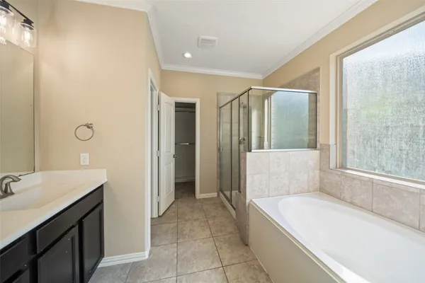 $2,300 | 667 Oak Cir Drive East, Conroe, TX 77301