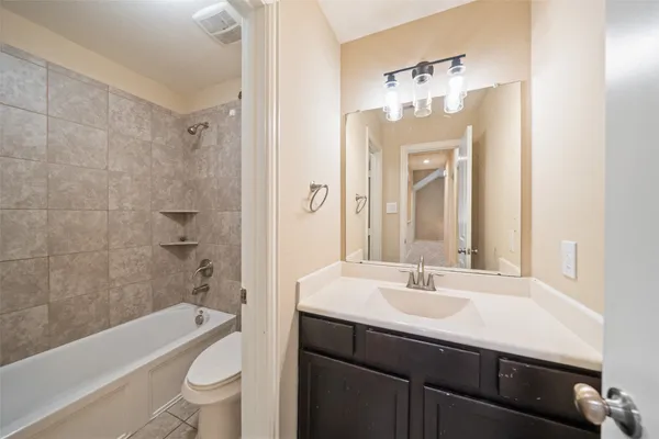 $2,300 | 667 Oak Cir Drive East, Conroe, TX 77301