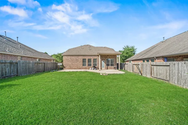 $2,300 | 667 Oak Cir Drive East, Conroe, TX 77301