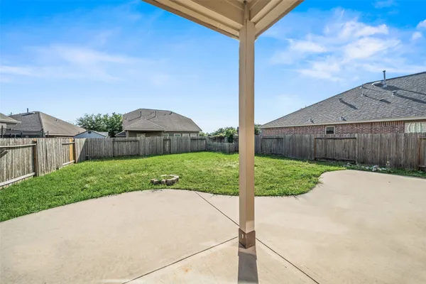 $2,300 | 667 Oak Cir Drive East, Conroe, TX 77301