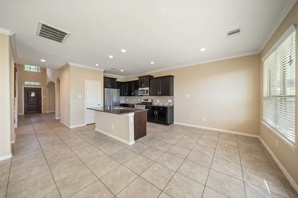 $2,300 | 667 Oak Cir Drive East, Conroe, TX 77301