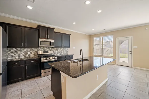 $2,300 | 667 Oak Cir Drive East, Conroe, TX 77301