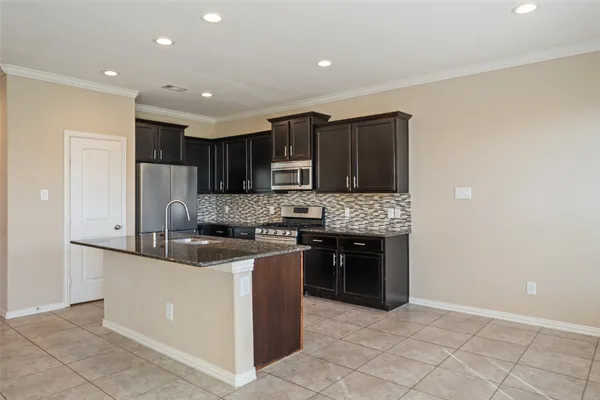 $2,300 | 667 Oak Cir Drive East, Conroe, TX 77301