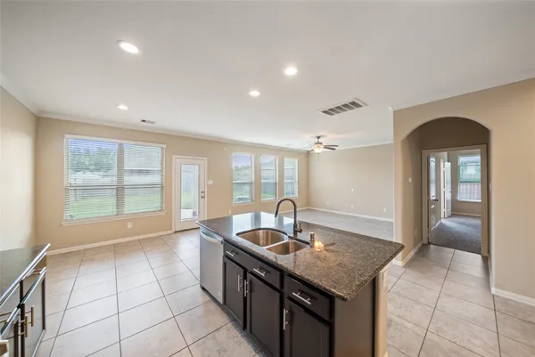 $2,300 | 667 Oak Cir Drive East, Conroe, TX 77301