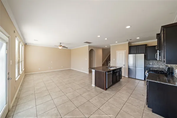 $2,300 | 667 Oak Cir Drive East, Conroe, TX 77301