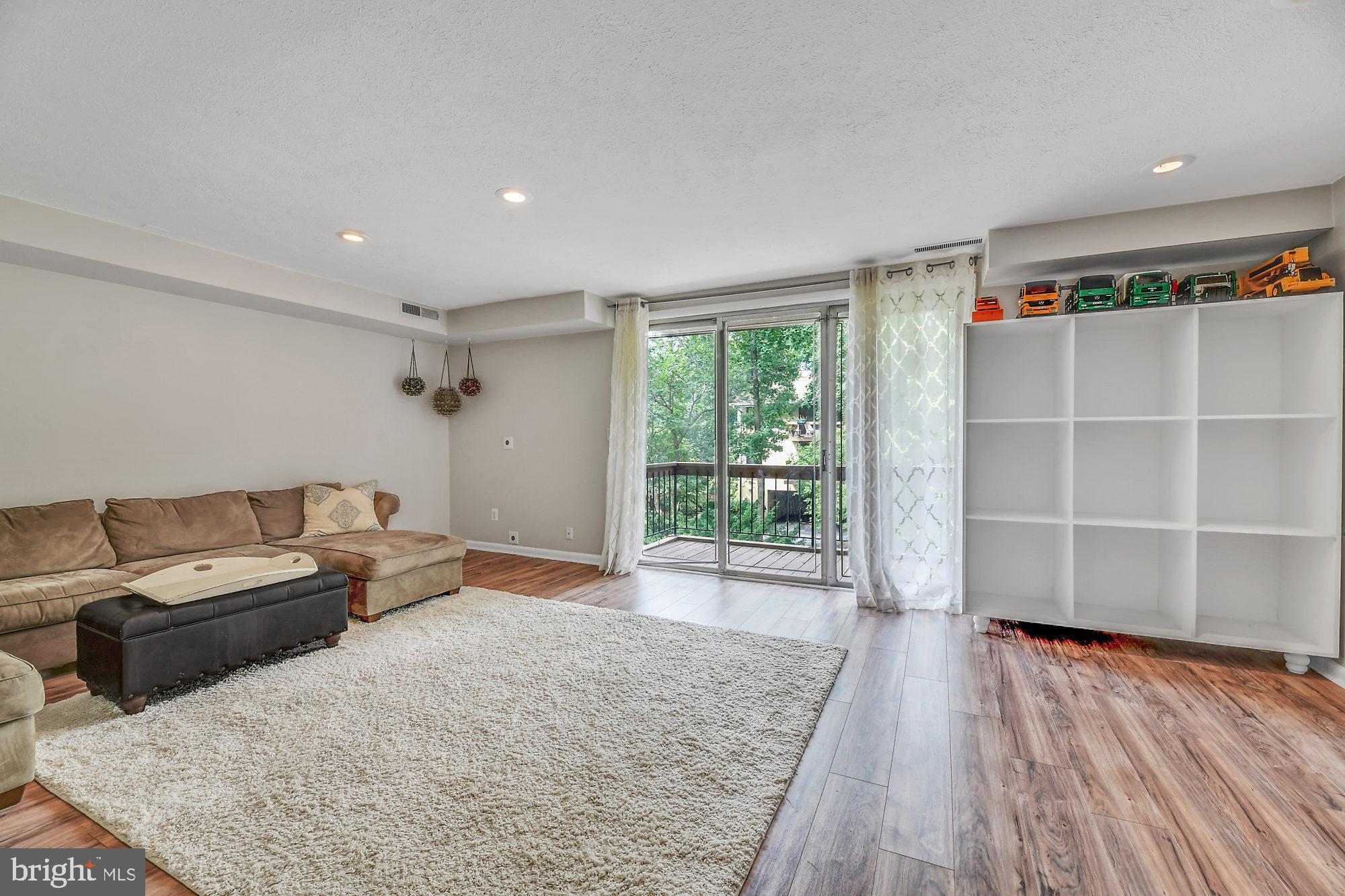 11 Cross Keys Road, Unit 11E Baltimore, MD 21210 - Photo 3 of 26 Gallery Image 3