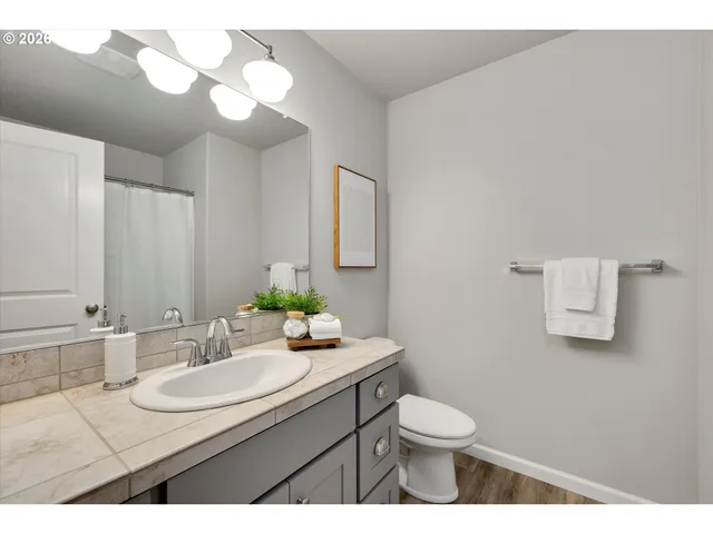 $579,900 | 1460 Southeast 9th Avenue, Canby, OR 97013