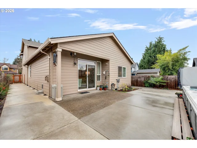 $579,900 | 1460 Southeast 9th Avenue, Canby, OR 97013
