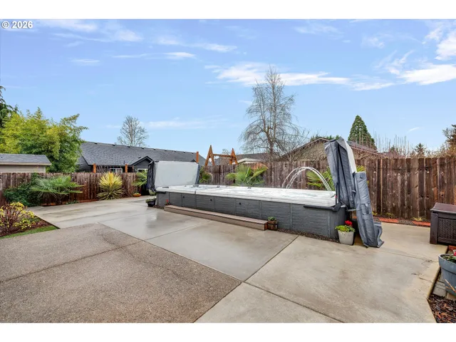 $579,900 | 1460 Southeast 9th Avenue, Canby, OR 97013