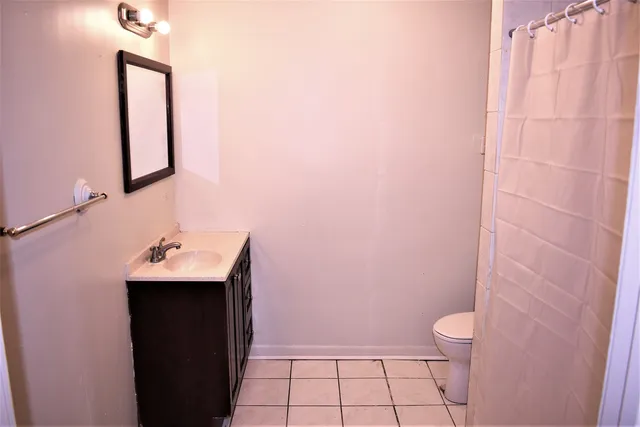 $2,000 | 4835 West Congress Parkway, Chicago, IL 60644