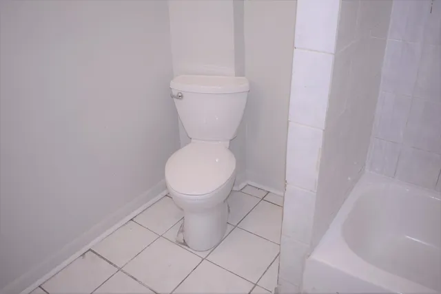 $2,000 | 4835 West Congress Parkway, Chicago, IL 60644