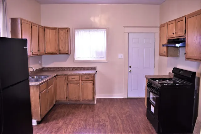 $2,000 | 4835 West Congress Parkway, Chicago, IL 60644