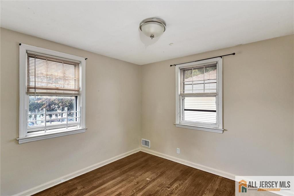 427 Crows Mill Road Fords, NJ 08863 - Photo 9 of 13 Gallery Image 9