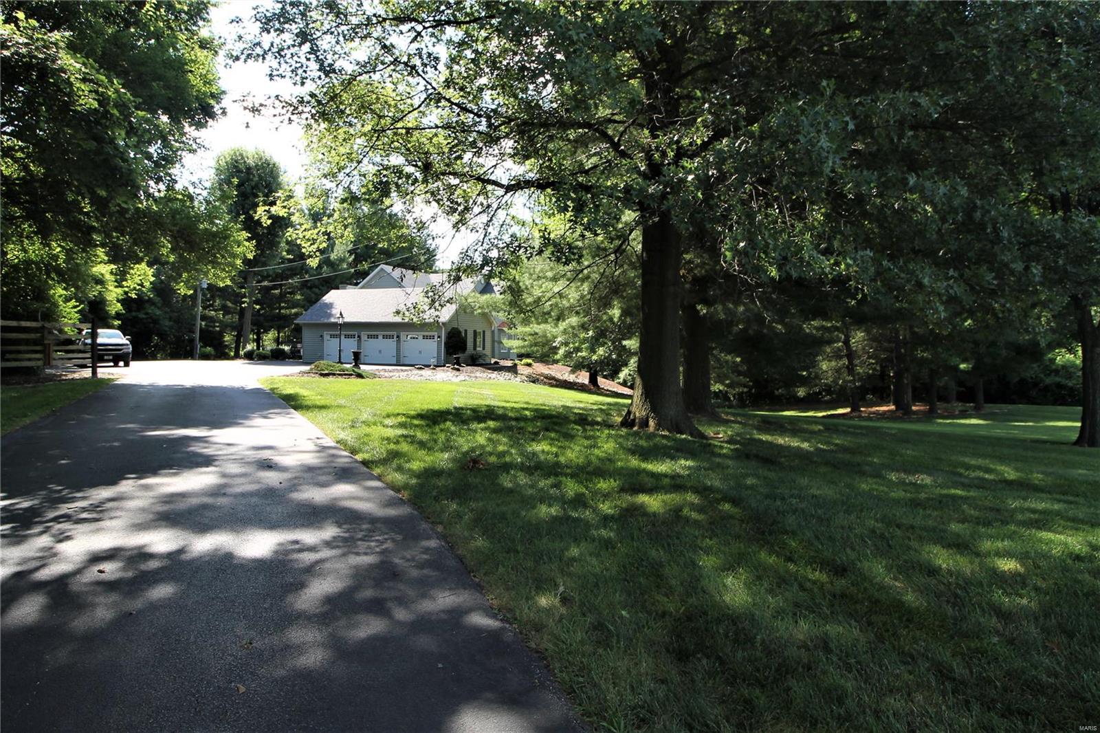 546 Troy Ofallon Road Troy, IL 62294 - Photo 2 of 59