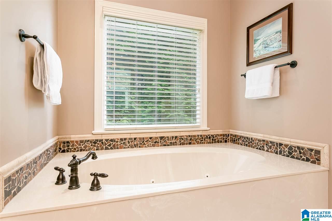 2353 Huntington Ridge Road Homewood, AL 35226 - Photo 21 of 49