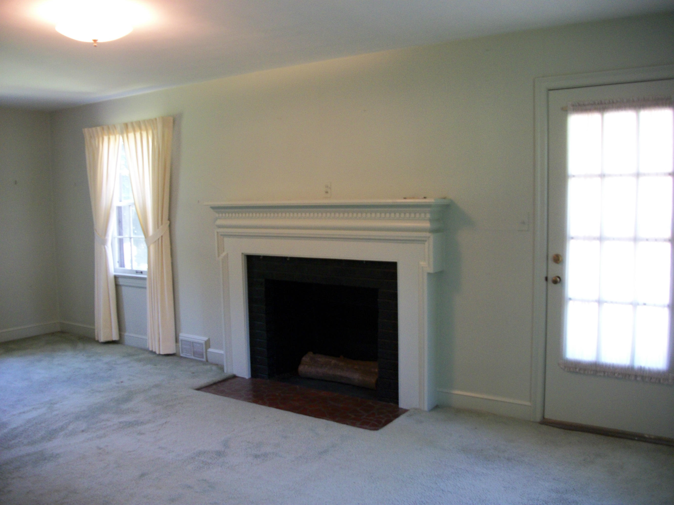 2319 York Road Southwest Roanoke, VA 24015 - Photo 5 of 20 100_1687