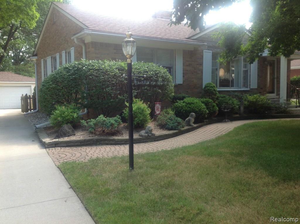 517 West Webster Road Royal Oak, MI 48073 - Photo 3 of 16 Webster close up of Front.jpg