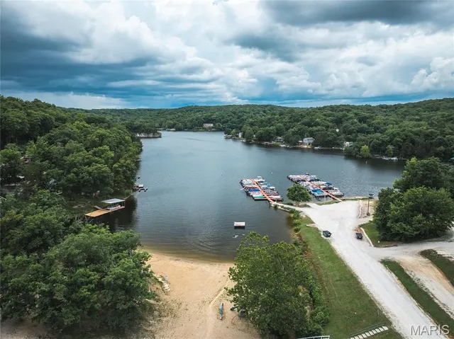 $395,000 | 585 North Skyline Drive, New Florence, MO 63363