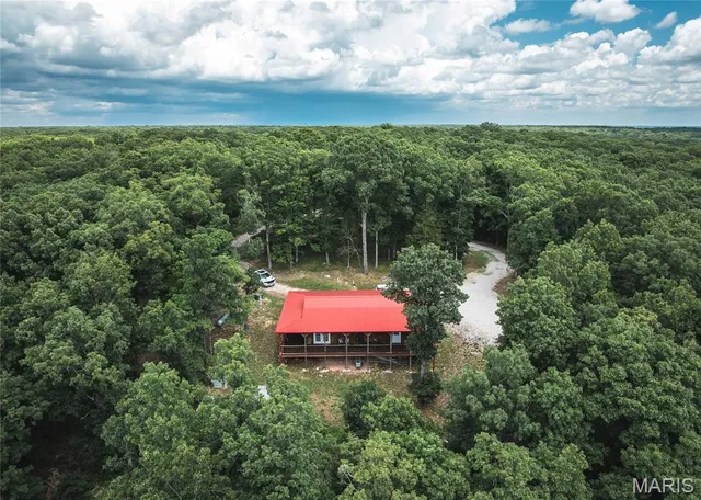 $395,000 | 585 North Skyline Drive, New Florence, MO 63363