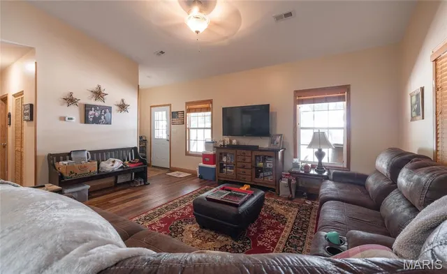 $395,000 | 585 North Skyline Drive, New Florence, MO 63363