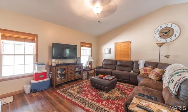 $395,000 | 585 North Skyline Drive, New Florence, MO 63363