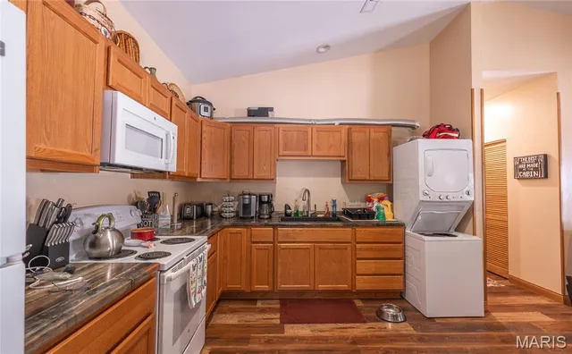 $395,000 | 585 North Skyline Drive, New Florence, MO 63363