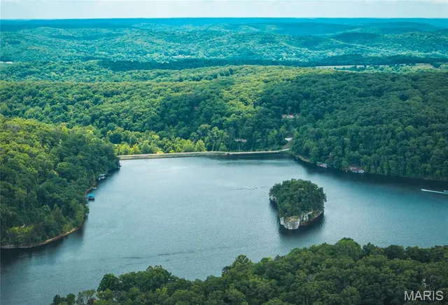 $395,000 | 585 North Skyline Drive, New Florence, MO 63363