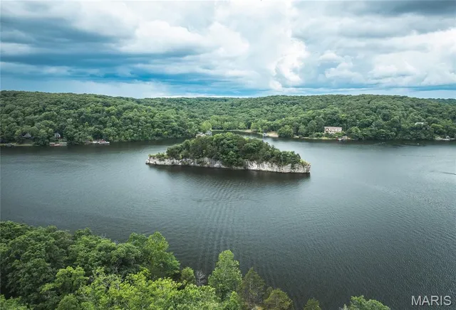 $395,000 | 585 North Skyline Drive, New Florence, MO 63363