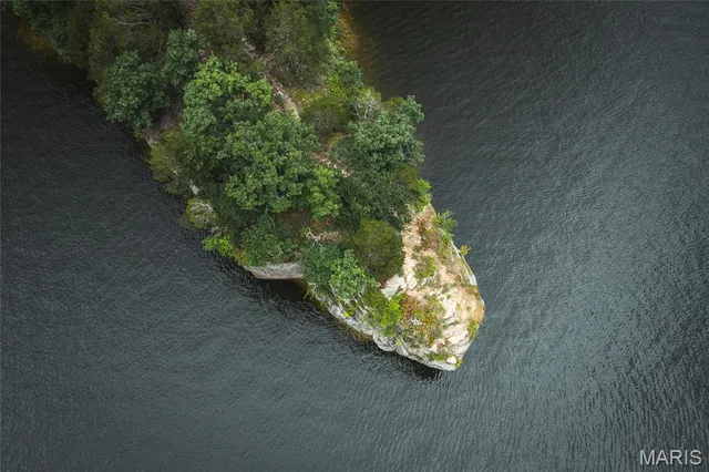 $395,000 | 585 North Skyline Drive, New Florence, MO 63363