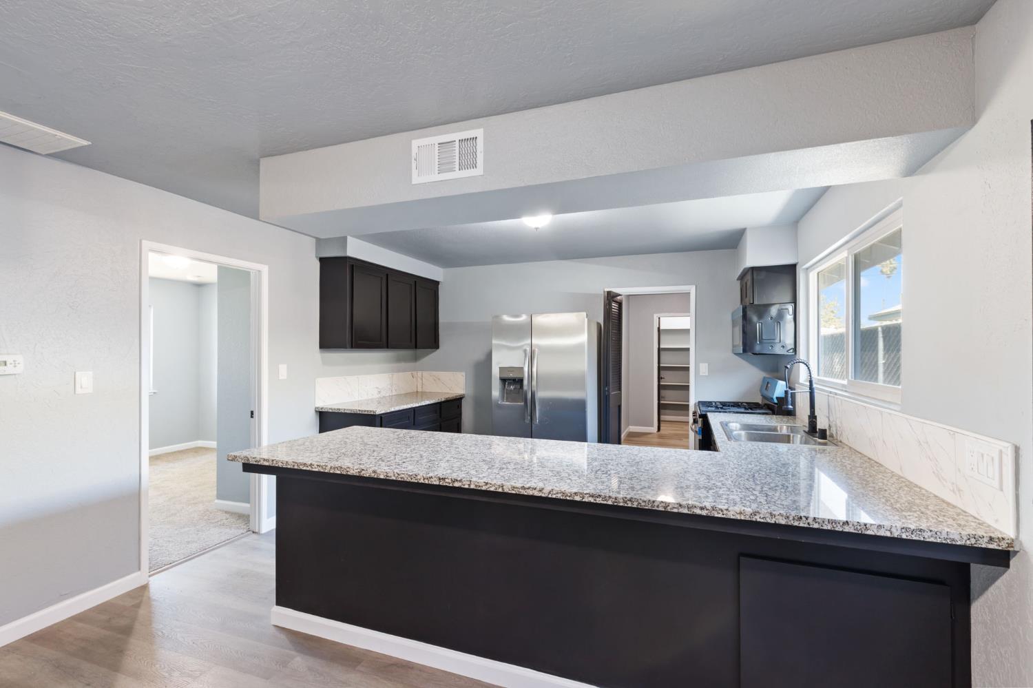 1667 South Plumas Street Fresno, CA 93706 - Photo 11 of 45