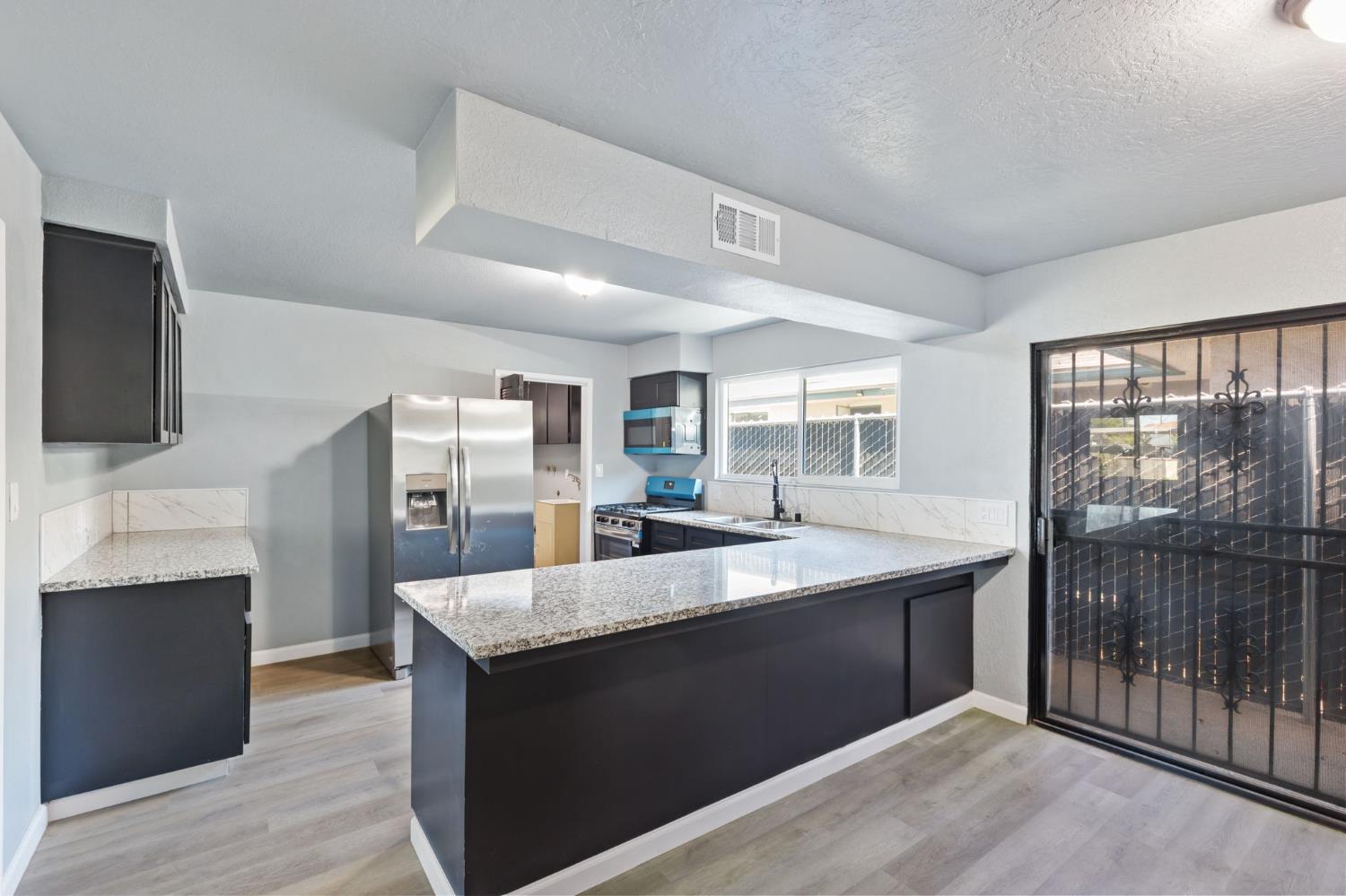 1667 South Plumas Street Fresno, CA 93706 - Photo 12 of 45