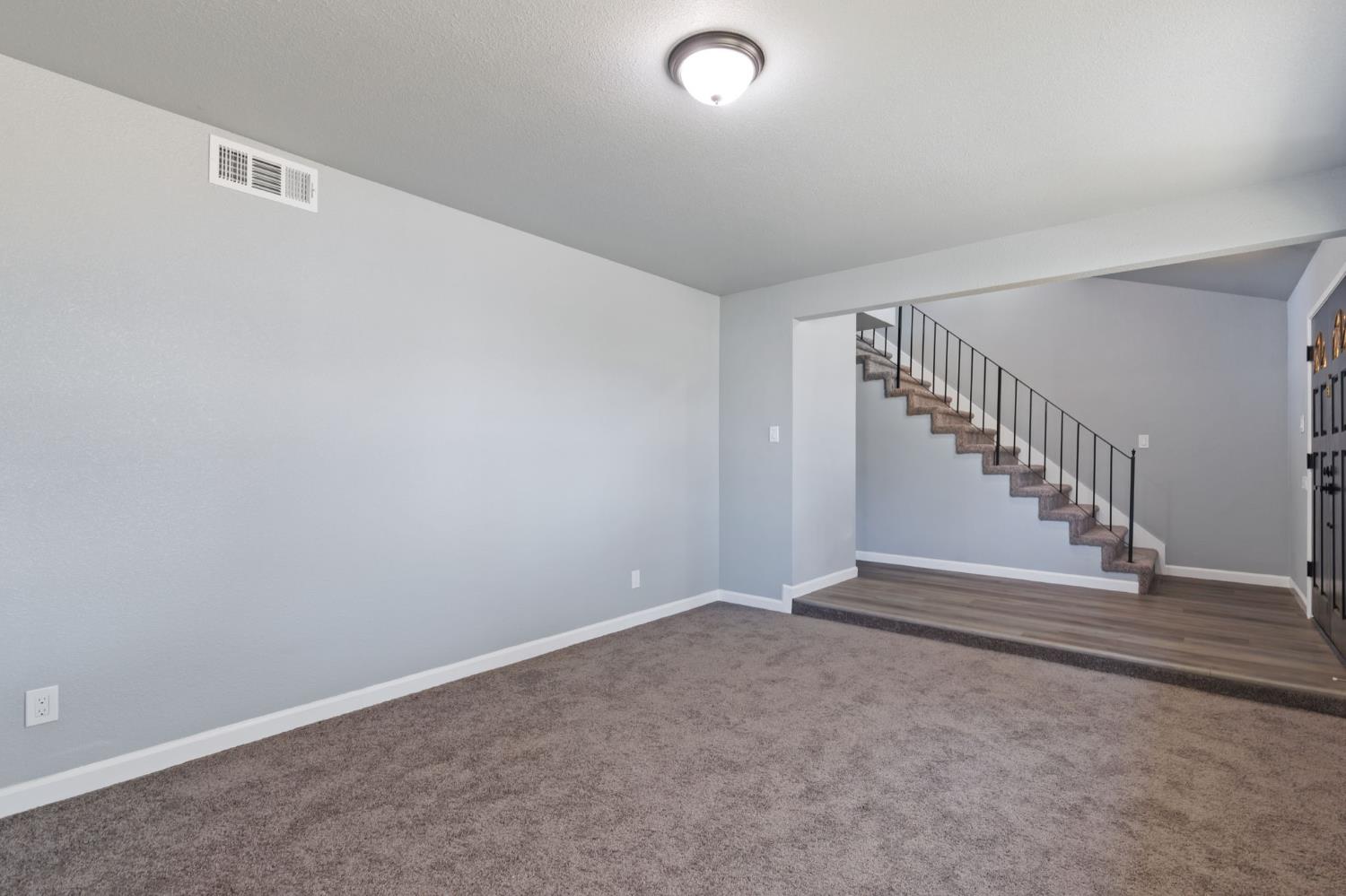 1667 South Plumas Street Fresno, CA 93706 - Photo 4 of 45