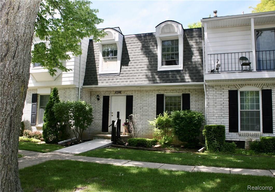 2328 Hillendale Drive Rochester, MI 48309 - Photo 1 of 15 fullsizeoutput_5a.jpeg