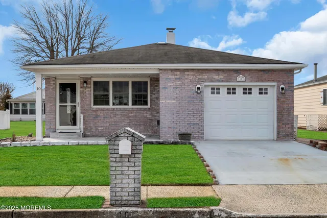 $399,000 | 10 Aztec Court, Toms River, NJ 08757