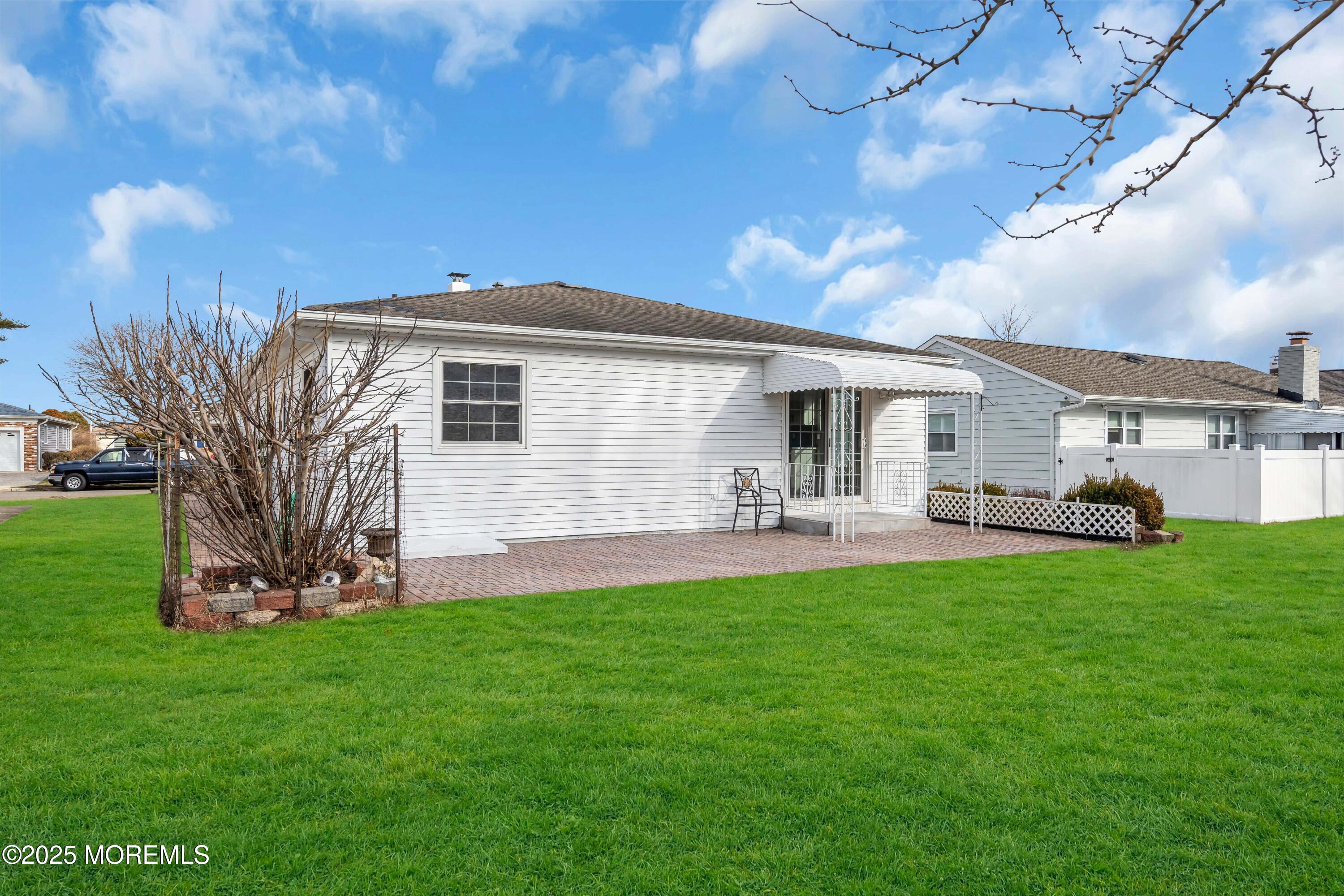 10 Aztec Court Toms River, NJ 08757 - Photo 55 of 57 a front view of house with yard