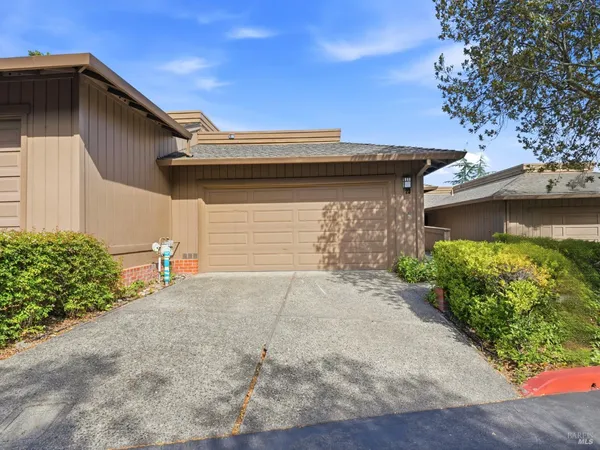 $825,000 | 23 Oakcrest Drive, San Rafael, CA 94903