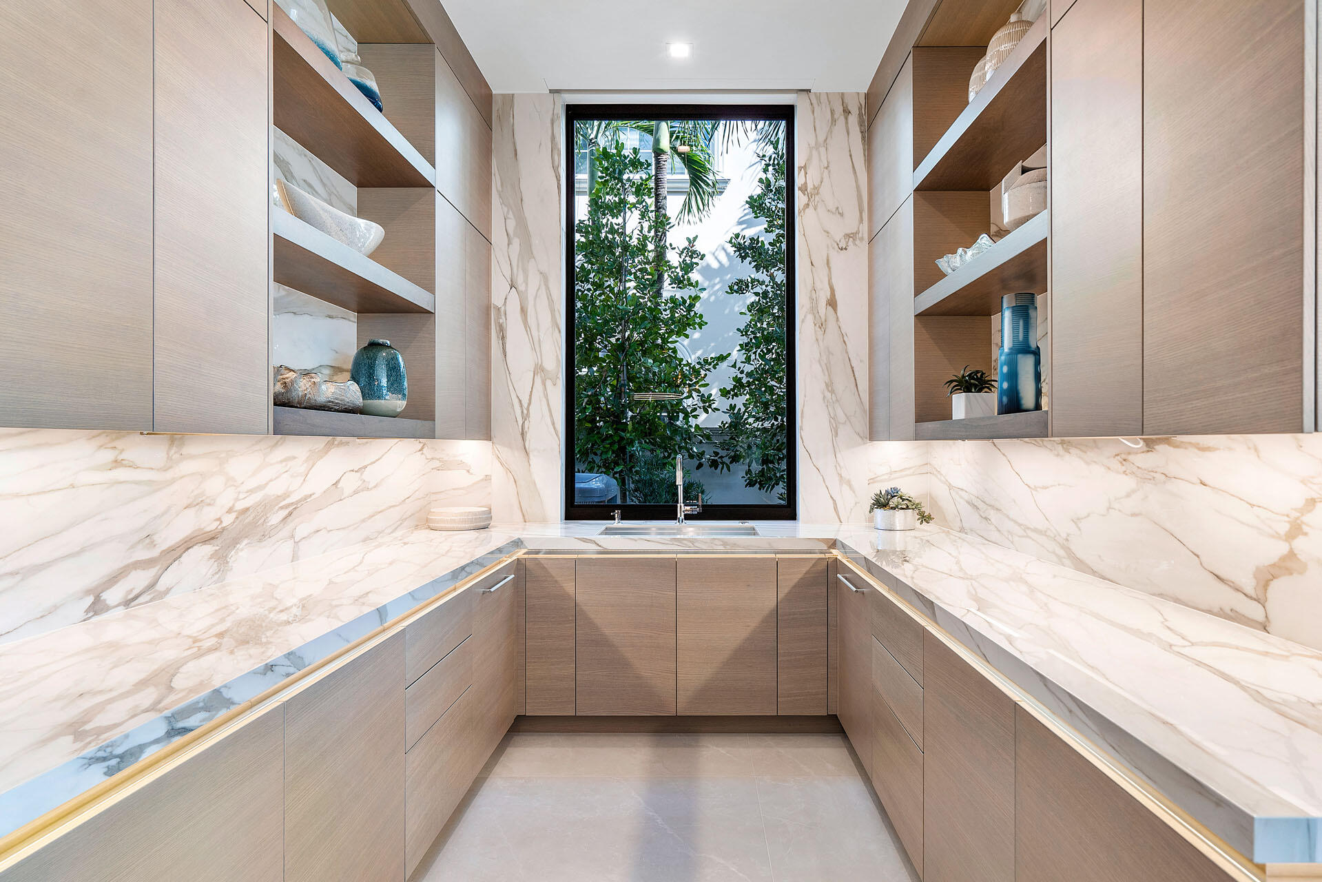 500 East Alexander Palm Road Boca Raton, FL 33432 - Photo 26 of 89 a bathroom with a bathtub and a window