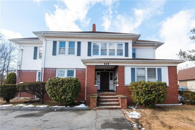 $1,000 | 505 Bullocks Point Avenue, Unit 4, East Providence, RI 02915