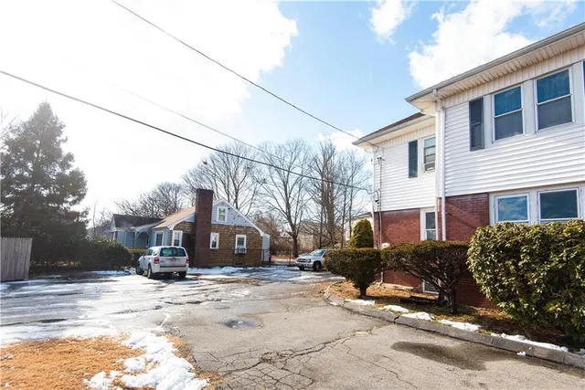 $1,000 | 505 Bullocks Point Avenue, Unit 4, East Providence, RI 02915