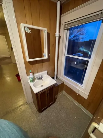 $1,000 | 505 Bullocks Point Avenue, Unit 4, East Providence, RI 02915