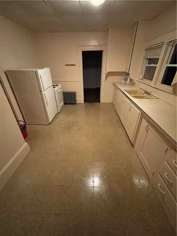 $1,000 | 505 Bullocks Point Avenue, Unit 4, East Providence, RI 02915