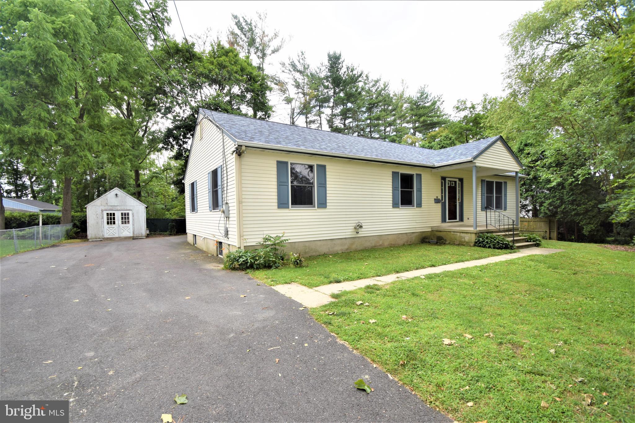12 West Laurel Road Stratford, NJ 08084 - Photo 1 of 38