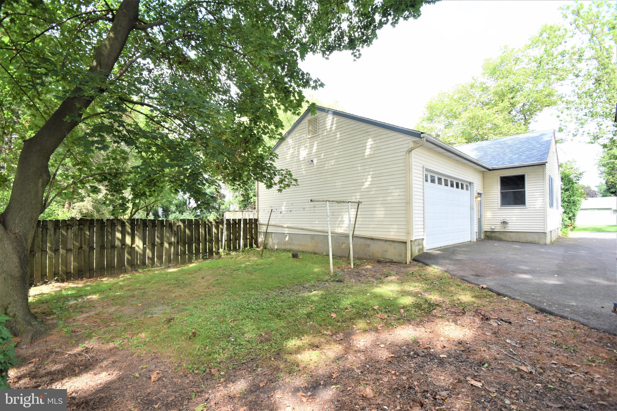 12 West Laurel Road Stratford, NJ 08084 - Photo 34 of 38
