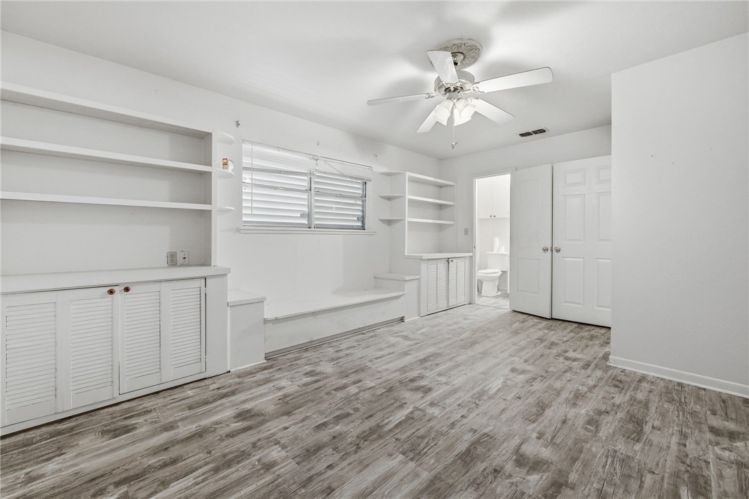 3625 Rushing Boulevard Corpus Christi, TX 78410 - Photo 11 of 23 The primary bedroom features a built in bench seat