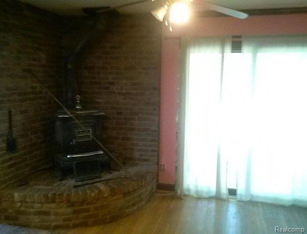 10520 Rushton Road South Lyon, MI 48178 - Photo 4 of 8 71072185 Dining.jpg