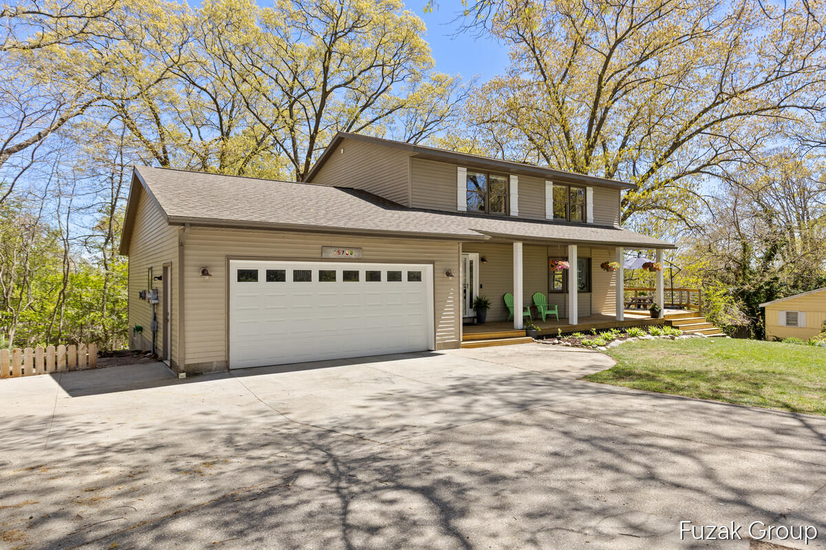15780 Ridge Lane Spring Lake, MI 49456 - Photo 3 of 41 15780-Ridge-Lane_004