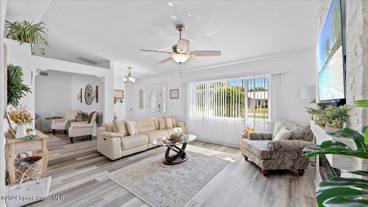 2800 Raintree Lake Circle Merritt Island, FL 32953 - Photo 11 of 52 07-Living Area