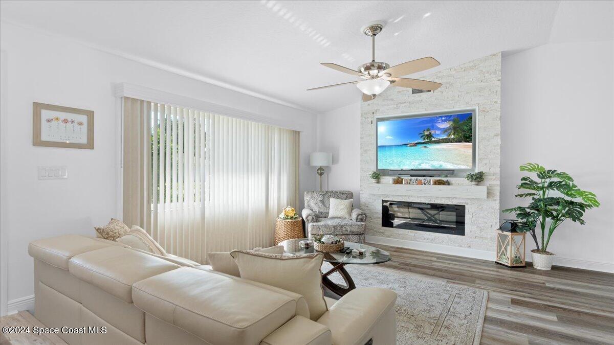 2800 Raintree Lake Circle Merritt Island, FL 32953 - Photo 13 of 52 08-Living Area